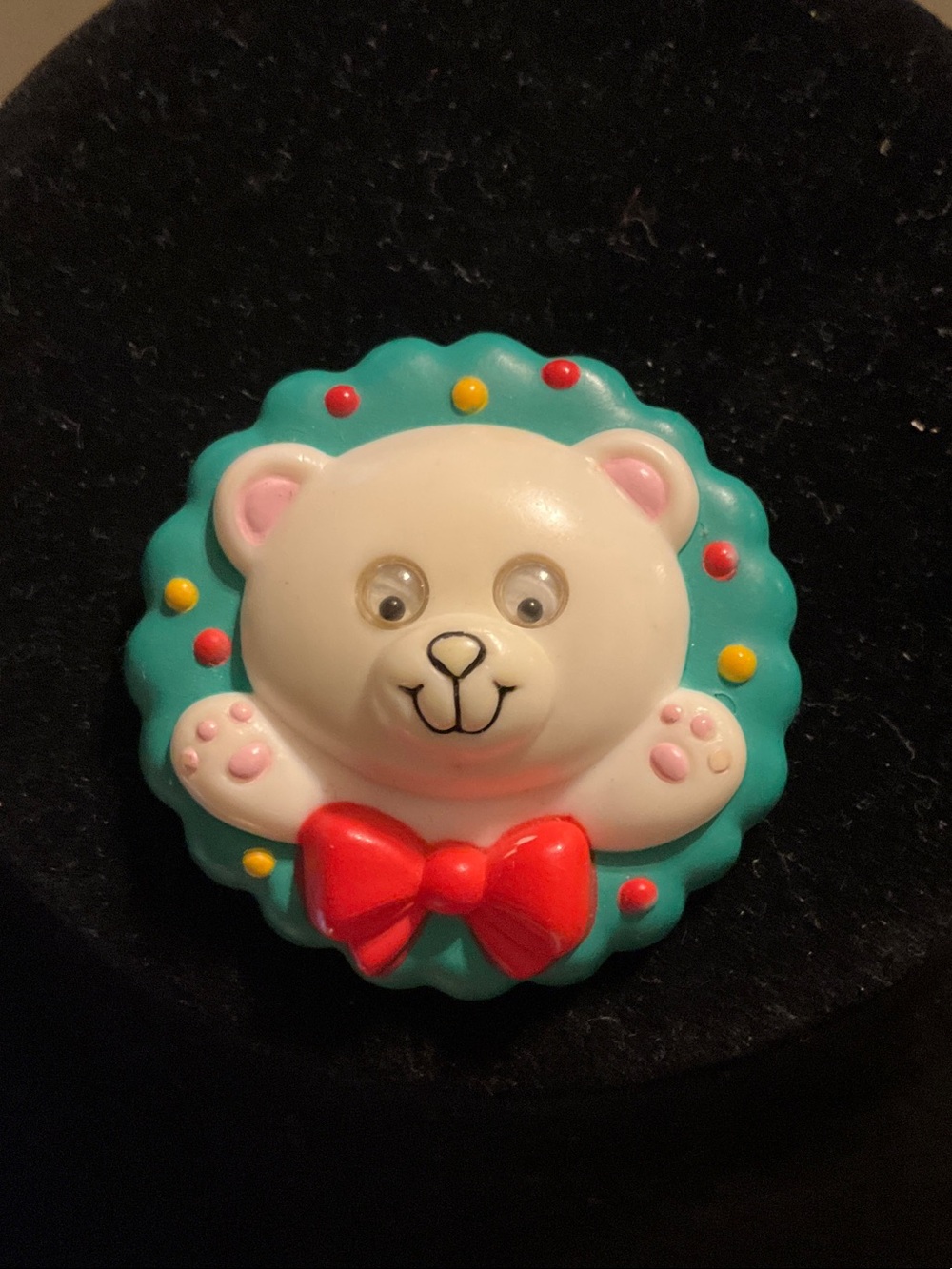 1980 /1990 Vintage Christmas Teddy Bear Wreath pin